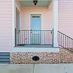 Luxury 4Bd With Pool And Off Street Parking