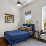 Apartment Elegant 4bd With Pool And Off Street Parking *