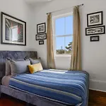 Elegant 4bd With Pool And Off Street Parking Apartment