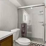 Garden District 3bd 2ba Parking Stylish & Unique Holiday home *