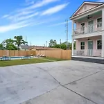 Elegant 4bd With Pool And Off Street Parking Apartment New Orleans