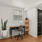 Garden District 3bd 2ba Parking Stylish & Unique Holiday home