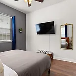 Garden District 3bd 2ba Parking Stylish & Unique