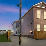 Elegant 4Bd With Pool And Off Street Parking