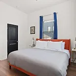 Holiday home Garden District 3bd 2ba Parking Stylish & Unique