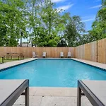 Elegant 4bd With Pool And Off Street Parking Apartment New Orleans