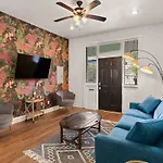 Garden District 3bd 2ba Parking Stylish & Unique Holiday home *