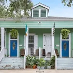 Art Filled Sanctuary In The Heart Of Mid Holiday home New Orleans