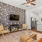 Fabulous Classy And Comfy 3bd 2ba And Parking *