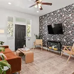 Fabulous Classy And Comfy 3bd 2ba And Parking Apartment *