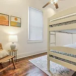 5Bed Streetcar Retreat W Outdoor Entertaining