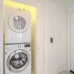 Chic & Central - Renovated Gem With Gated Parking