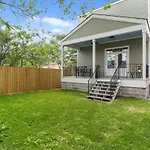 Luxury New 3Bd Home With Parking And Private Yard