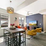 Nola Charm - Luxury 4-Bed Retreat Steps From French Quarter