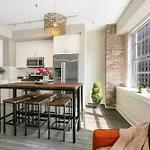 Nola Charm - Luxury 4-Bed Retreat Steps From French Quarter