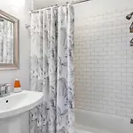 Luxury 4br In Uptown Nola Apartment *