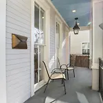 Upscale 3 Bed 2 Bath Private Home In Uptown New Orleans! Close To Magazine Street, Universities, & French Quarter