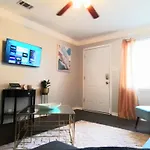 Cheeful, 2bed X 1bath Brick House New Orleans