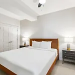 Upscale And Penthouses Close To Canal And Bourbon St Apartment