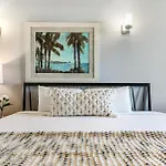 Stunning Near French Quarter Apartment *