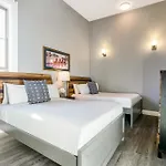 Stunning Near French Quarter Apartment *