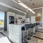 Apartment Stunning Near French Quarter *
