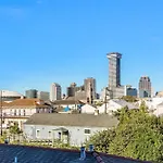 Apartment Stunning Near French Quarter