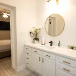 Esplanade Magic 5 Just Minutes By Uber Or Car To French Quarter And 5 Mins From Superdome Holiday home *