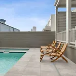 New Modern Home - Heated Pool & Hot Tub