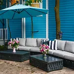 7 Bedroom - Sleeps 14! Next To Bourbon Street *