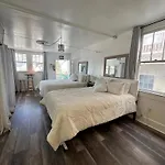 Motel Magazine Mansion New Orleans