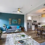 Modern & Fully Furnished In The Heart Of The Apartment *