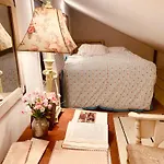 The Elisabeth House Canal St Dollhouse, 6 Bedroom Streetcar Sleeps 14!