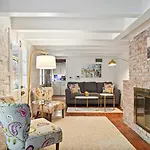 The Lanaux Mansion Bed & Breakfast 4*