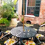 The Lanaux Mansion Bed & Breakfast 4*