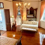 Bed & Breakfast The Lanaux Mansion 4*