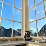 The Lanaux Mansion Bed & Breakfast 4*