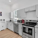 Uptown Jazz Retreat 2Br Near Freret St Dining