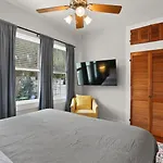 Uptown Charm Outdoor Space And Ez Street Car Access