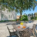Fabulous Cottages With City Views