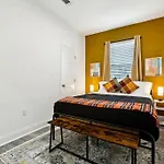 15 Bedrooms In The Heart Of Nola Apartment