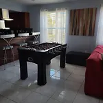 Apartment Henry's Place, 3 Bedrooms In Lakeview