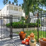Spacious 3Br Garden District Home W Pool & Balcony
