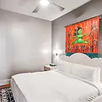 The Mary Beth & Gallery Apartment *