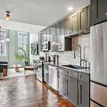 The Mary Beth & Gallery Apartment