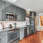 The Mary Beth & Gallery Apartment New Orleans