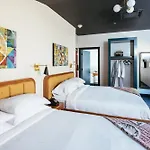Dew Drop Inn Hotel & Lounge