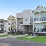 Stylish Home Uniquely Designed Near French Quarter