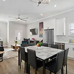 Holiday home Brand New 5br, Outdoor Seating, Parking