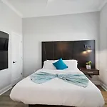 Holiday home Brand New 5br, Outdoor Seating, Parking